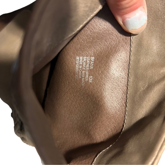 B. MAKOWSKY Taupe Genuine Leather Wedge Heel Comfortable Boot-Size 10M - Picture 13 of 14